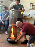 Spannende Experimente an der Wasserbank